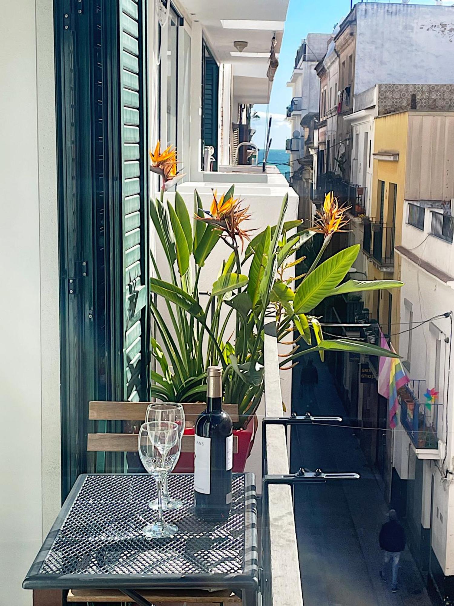 Abbott Apartment - 1 Min From The Beach - 100M2 - Sleeps 8 Ситжес Екстериор снимка