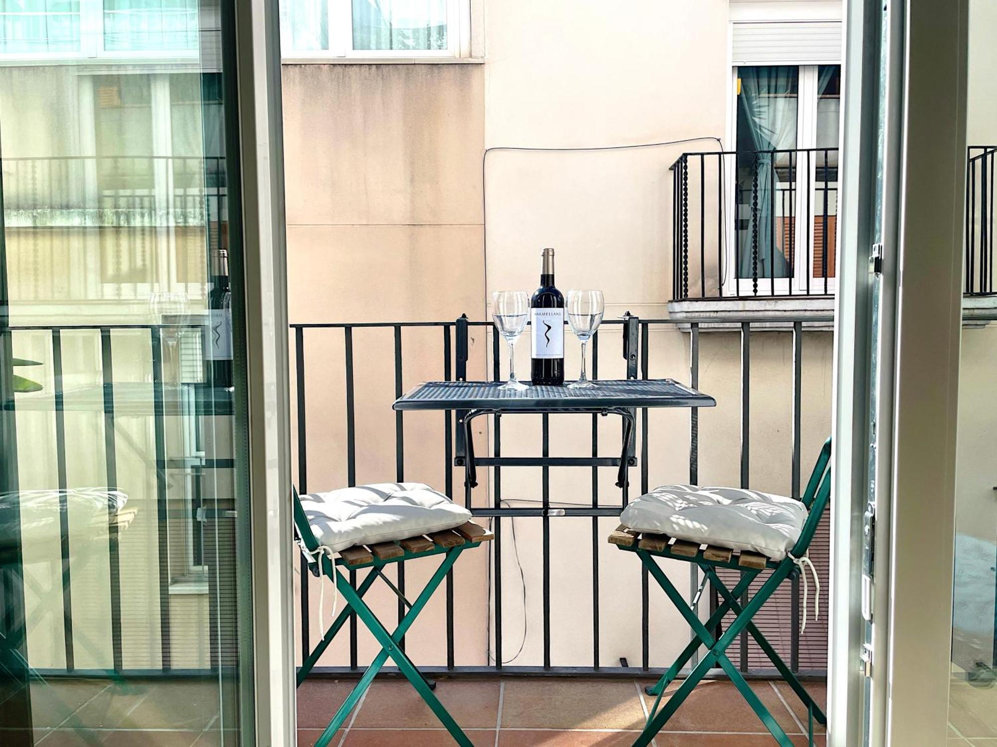 Abbott Apartment - 1 Min From The Beach - 100M2 - Sleeps 8 Ситжес Екстериор снимка