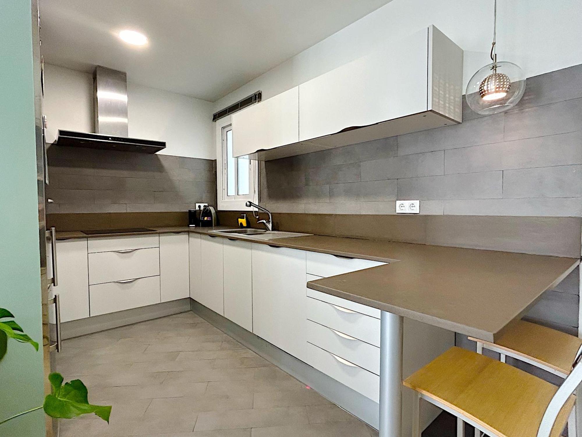 Abbott Apartment - 1 Min From The Beach - 100M2 - Sleeps 8 Ситжес Екстериор снимка